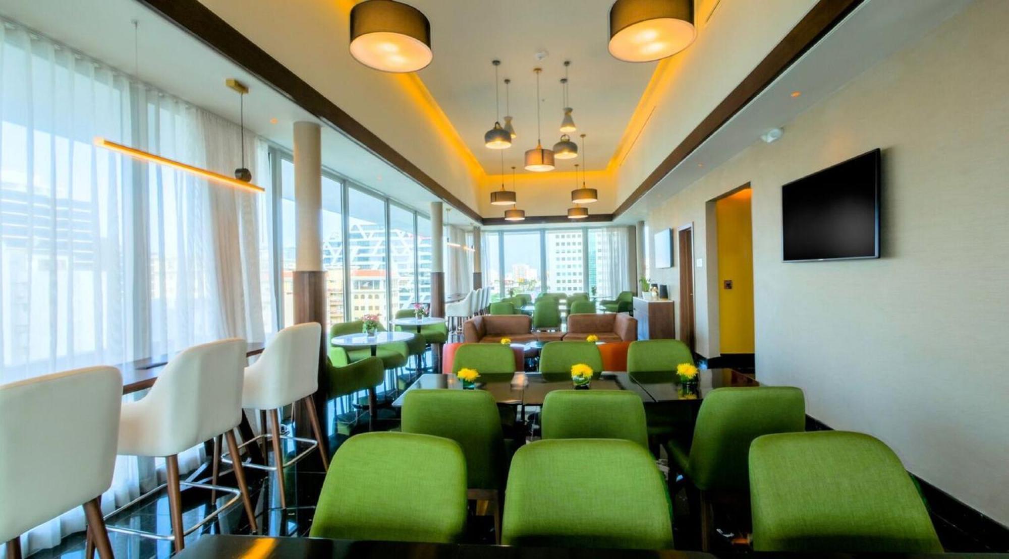 ホリデイイン サントドミンゴ ホテル＆スイーツ エクステリア 写真 The lounge at the airport