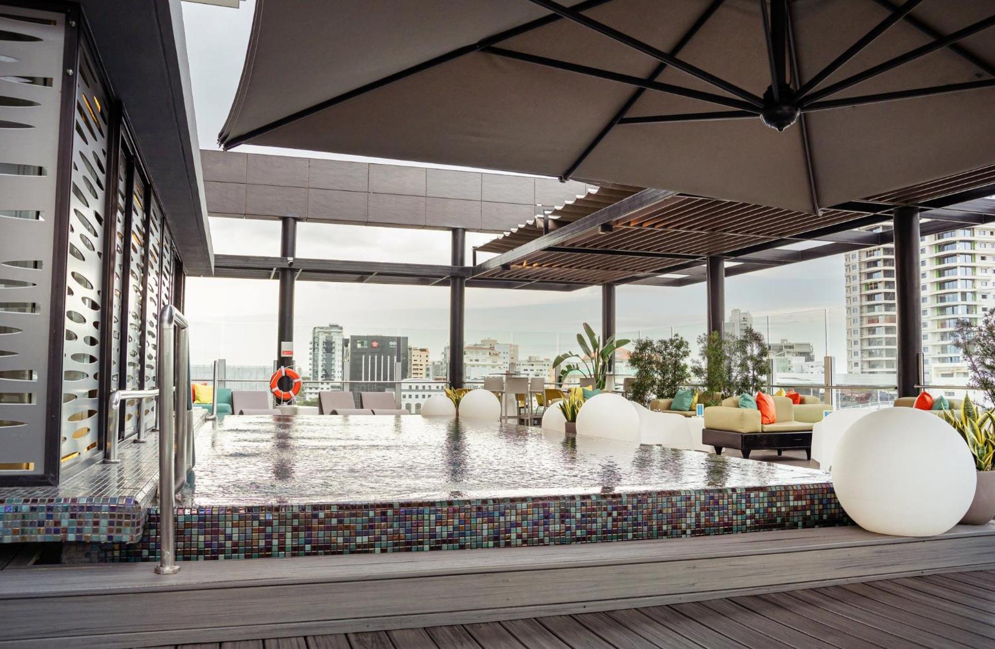 ホリデイイン サントドミンゴ ホテル＆スイーツ エクステリア 写真 Sky bar