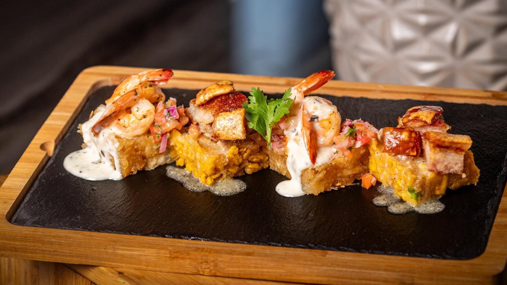 ホリデイイン サントドミンゴ ホテル＆スイーツ エクステリア 写真 Shrimp and cornmeal fritter