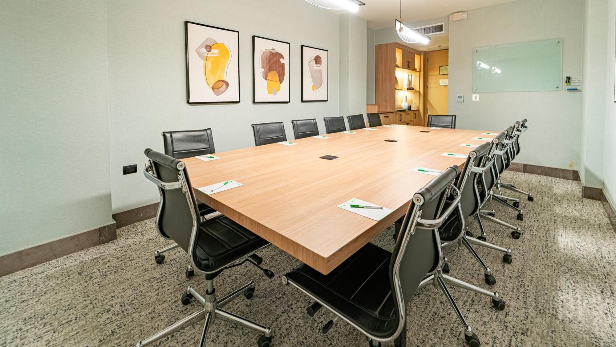 ホリデイイン サントドミンゴ ホテル＆スイーツ エクステリア 写真 A typical boardroom